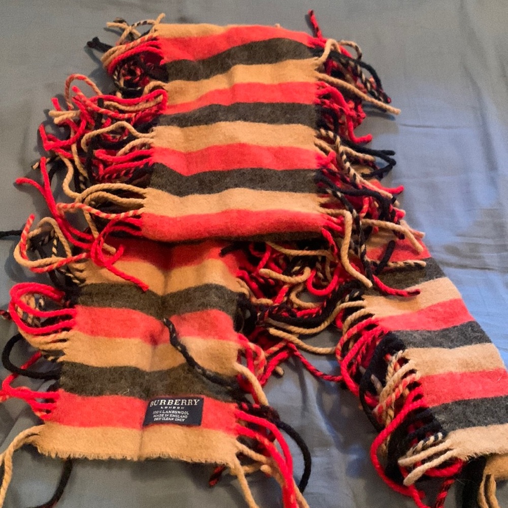 Burberry happy scarf